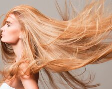 "Lange Haare brauchen keine Pflege": seit 20 Jahren weigert sich die Frau, ihre Haare zu waschen