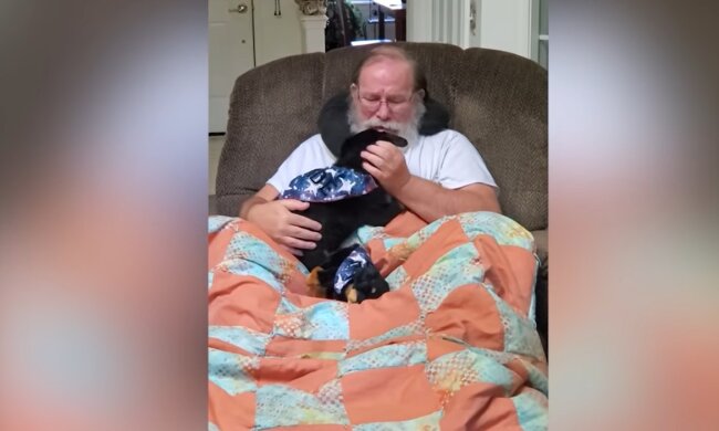 Eine starke Bindung zwischen Besitzer und Hund. Quelle: Youtube Screenshot