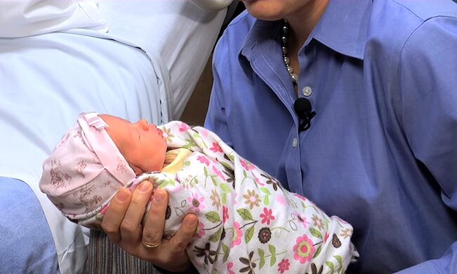 Neugeborene Baby.  Quelle: Youtube Screenshot