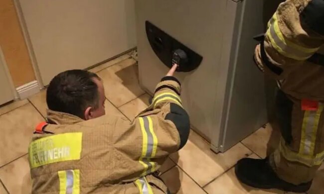 Wie ein deutscher Feuerwehrmann einen Jungen rettete, der in einem Safe eingesperrt war, dessen Code nur sein Großvater wusste