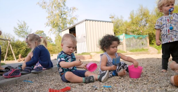 Stur trotz Regeln: Mutter weigert sich, ihre Kinder impfen zu lassen – KITA bleibt tabu