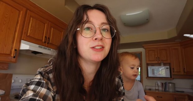 Mama mit dem Baby (Symbolbild). Quelle: Youtube Screenshot