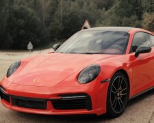 Ferrari Fahrer will sich nicht mit Porsche als Ersatzwagen zufrieden geben und versucht zu klagen