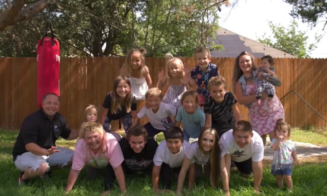 Eine Familie voller Liebe. Quelle: Youtube Screenshot