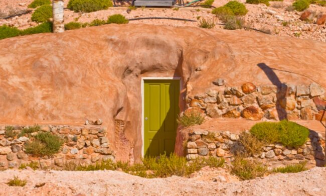 Wie Menschen in einer unterirdischen Stadt in einer fernen australischen Wüste leben