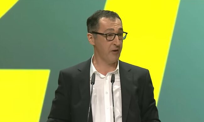 Ansage von Cem Özdemir. Quelle: Youtube Screenshot