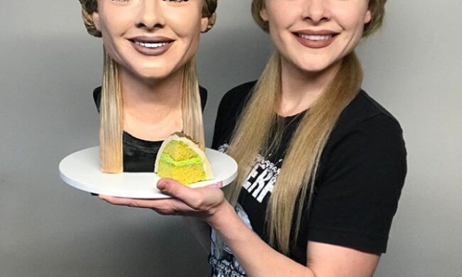 Die Konditorin backte einen Kuchen in der Form ihres Kopfes und aß ihn dann selbst