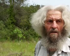 „Ich habe genug von den Menschen“: Warum ein 73-Jähriger in den Wald zog