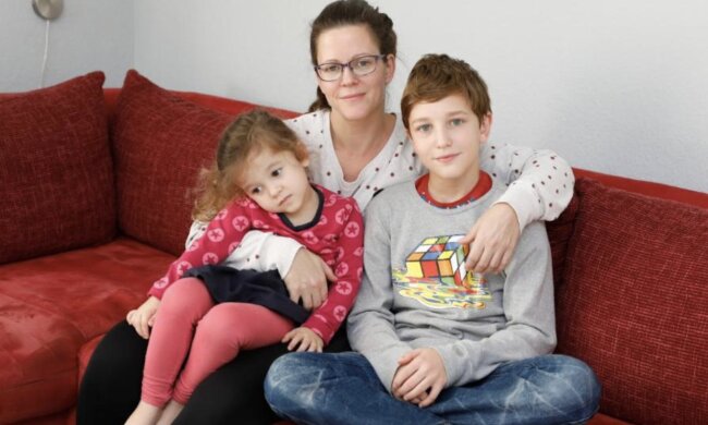 Jeanine und ihre Kinder. Quelle: germania.one