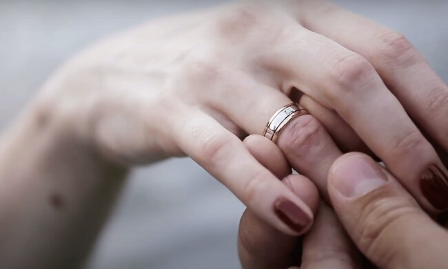 Verlobungsring. Quelle: Screenshot YouTube