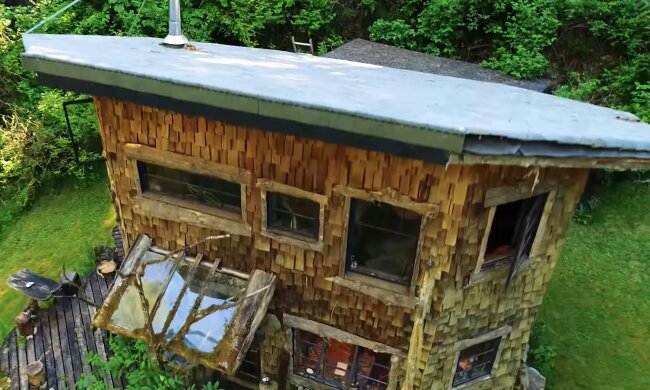 Ein Haus im Wald. Quelle: YouTube Screenshot