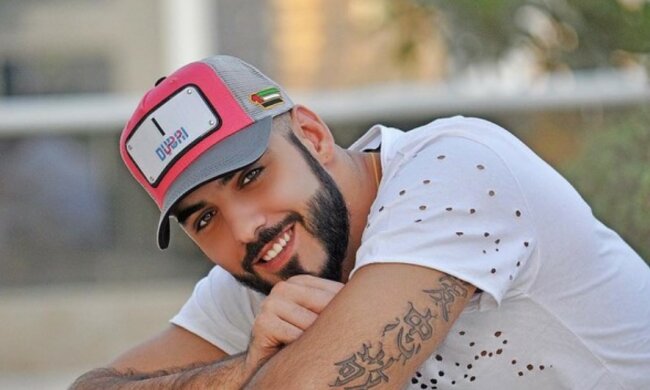 Der schönste Mann der Welt heiratete eine einfache Frau: wie sie zusammen aussehen