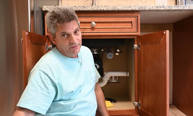 Die Inkompetenz des Klempners verursachte große Unannehmlichkeiten. Quelle: Screenshot YouTube