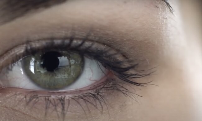Wimpern. Quelle: Screenshot YouTube