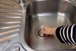 Verstopftes Waschbecken: muss der Mieter zahlen, weil er falsch spült