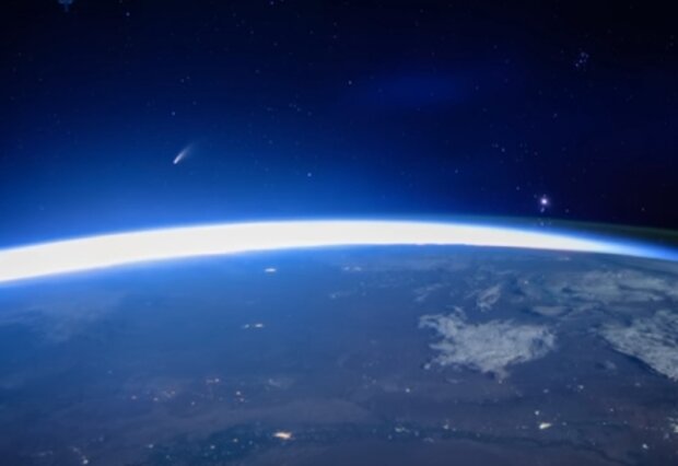 Komet NeoWise im Himmel über Deutschland: ein heller Himmelskörper kann noch einige Nächte beobachtet werden