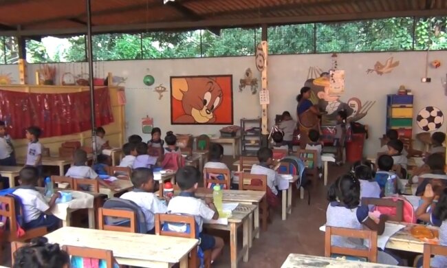 Normale Schule in Sri Lanka. Quelle: Youtube Screenshot