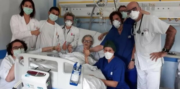 Die 95-jährige Europäerin, die das Coronavirus niederkämpft hat, zeigte ein Beispiel, wie man kämpfen soll