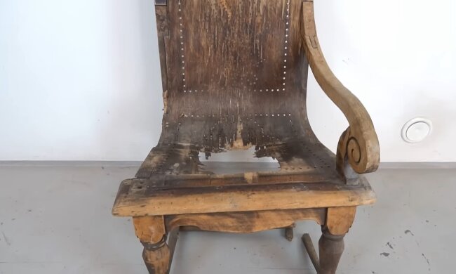 Stuhl (Symbolbild). Quelle: Youtube Screenshot