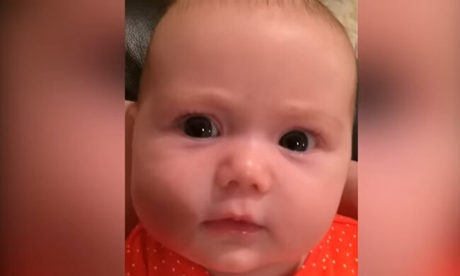 Mutter will die Nase ihres Babys operieren lassen. Quelle: Youtube Screenshot