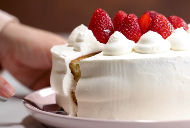 Erdbeer-Shortcake mit Rhabarber. Quelle: Screenshot Youtube