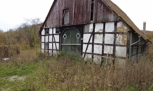 Ein verlassenes Haus. Quelle: Youtube Screenshot