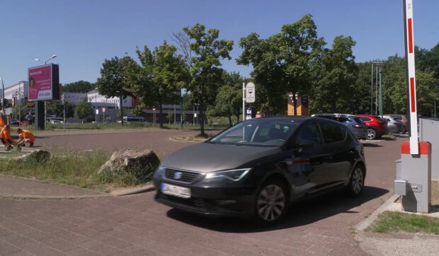 Parkplatznot am Zoo führt zu Bußgeld für Mutter. Quelle: Youtube Screenshot