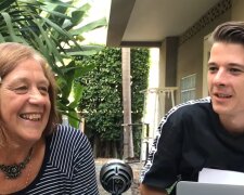 Enkel und Oma. Quelle: YouTube Screenshot