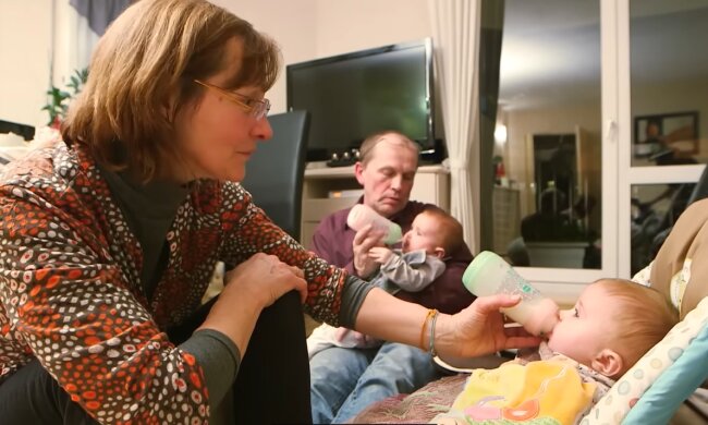 Oma mit Enkeln. Quelle: Youtube Screenshot