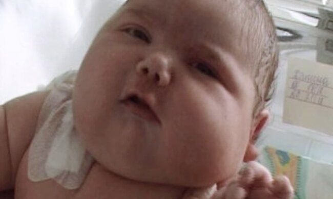 Riesiges Baby. Quelle: Screenshot Youtube