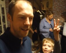 Vater fühlt sich öffentlich bloßgestellt. Quelle: Youtube Screenshot