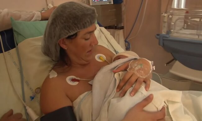 „48 Jahre alt, Mutter, stark – eure Kritik kann mich mal“. Quelle: Youtube Screenshot