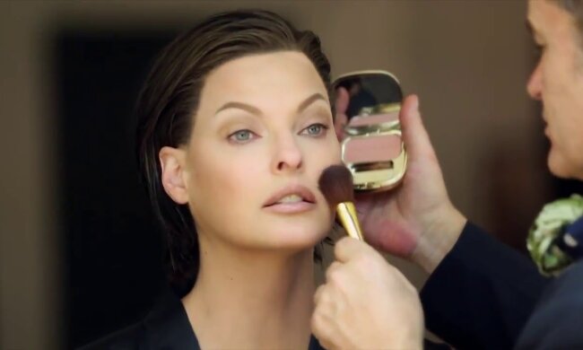 Wie sich das Supermodel der 90er Jahre, Linda Evangelista, verändert hat