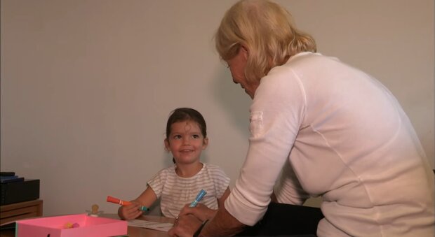 „Warum soll ich als Oma umsonst babysitten: Ich bekomme 17 Euro pro Stunde, um auf meine eigene Enkelin aufzupassen“