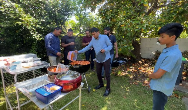 "Jeden Samstag Hölle: Mein Nachbar grillt, ich grille innerlich"