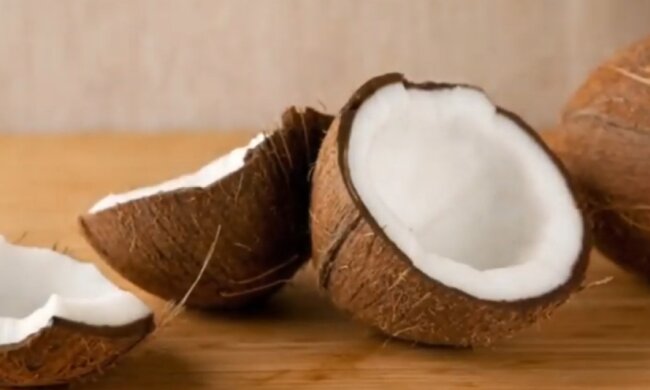 Der Deutsche zerbrach 87 Kokosnüsse und  geriet in Guinness Buch der Rekorde