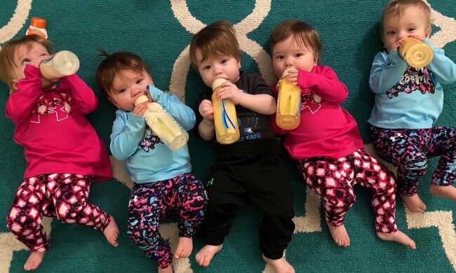 Eine Frau wollte ein Kind bekommen: Beim Ultraschall stellte sie fest, dass sie 5 Kinderwagen kaufen müsste