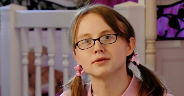 Wie ein Baby: Warum ein 12-jähriges Mädchen immer noch an einem Schnuller nuckelt