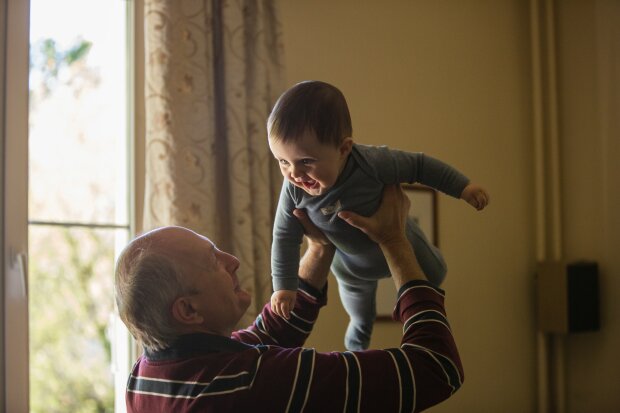 Enkel brauchte eine Niere für die Transplantation: aber Opa gab seine einem Fremden