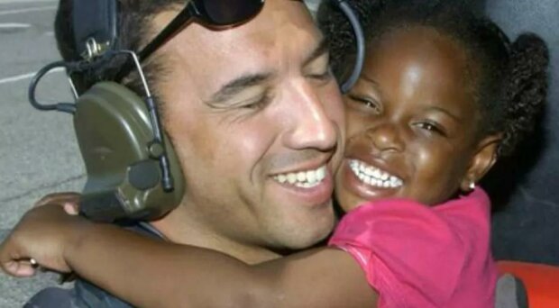 Der Mann fand das Mädchen, das er vor 10 Jahren gerettet hat, um ihr zu danken