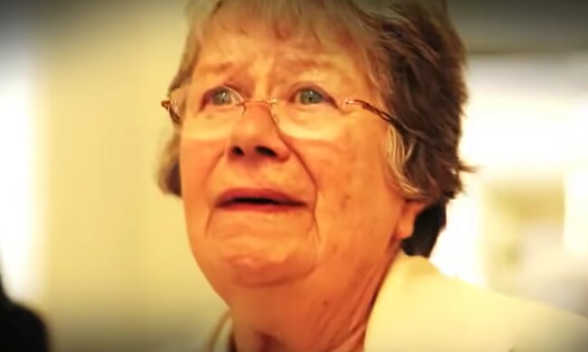 Ein unschätzbares Geschenk für eine Mutter. Quelle: Screenshot YouTube