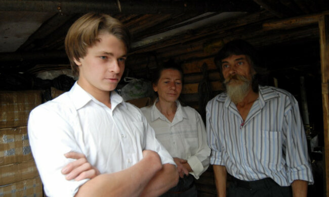 Die Geschichte von Ojan, dessen Eltern ihn in den Wald brachten: Er sah Leute erst nach 18 Jahren