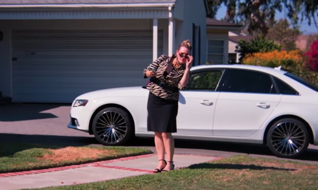 Die Frau spürte die ungebetenen Gäste rechtzeitig. Quelle: Screenshot YouTube