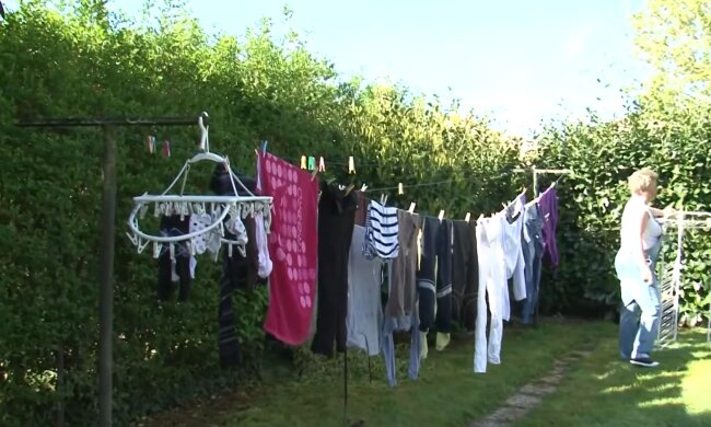 „Ich zahle für Ruhe, sie für Wäsche“. Quelle: Youtube Screenshot