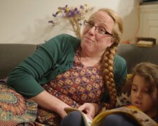Anouk, 40, alleinverdienend und müde. Quelle: Youtube Screenshot