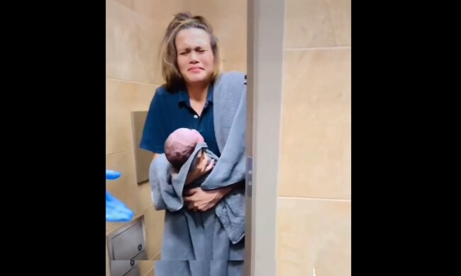 Caitlin und ihr Sohn. Quelle: YouTube Screenshot