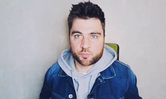 Mann, der seine Frau mit der Schwiegermutter betrogen hat