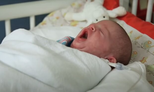 Neugeborenes Baby. Quelle: YouTube Screenshot