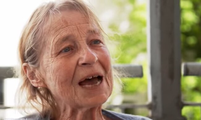 Frau will nicht ausziehen. Quelle: Youtube Screenshot