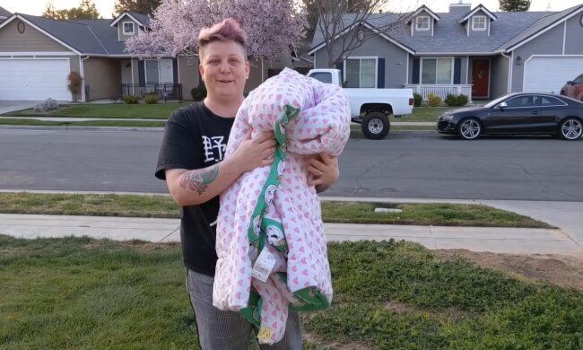 Höflichkeit in einer heiklen Situation. Quelle: Youtube Screenshot